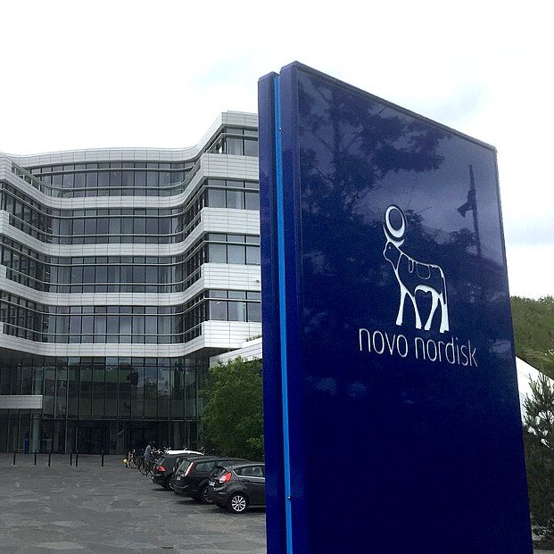 Rebranding Novo Nordisk : peut-on changer de marque sans changer de nom juridique ?